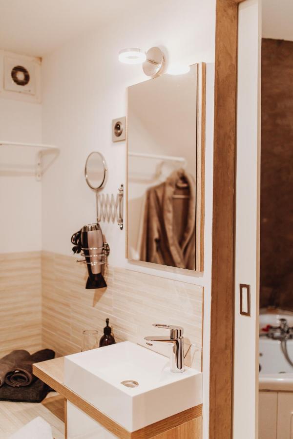 Chalet Tropical Avec Bain A Bulles - In The Woods Gesves Luaran gambar