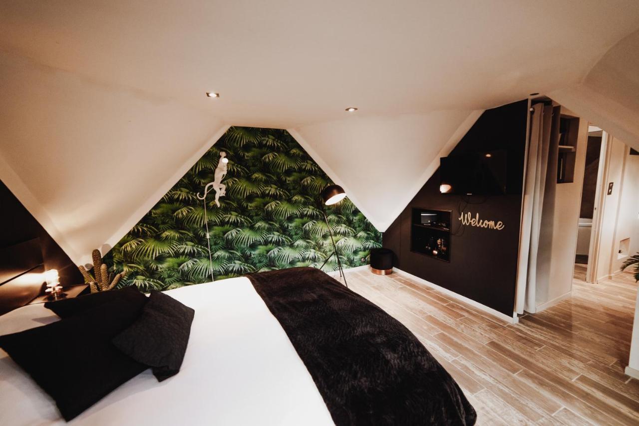 Chalet Tropical Avec Bain A Bulles - In The Woods Gesves Luaran gambar