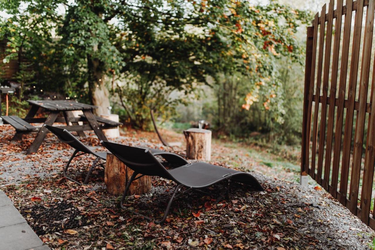 Chalet Tropical Avec Bain A Bulles - In The Woods Gesves Luaran gambar