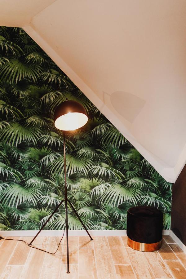 Chalet Tropical Avec Bain A Bulles - In The Woods Gesves Luaran gambar